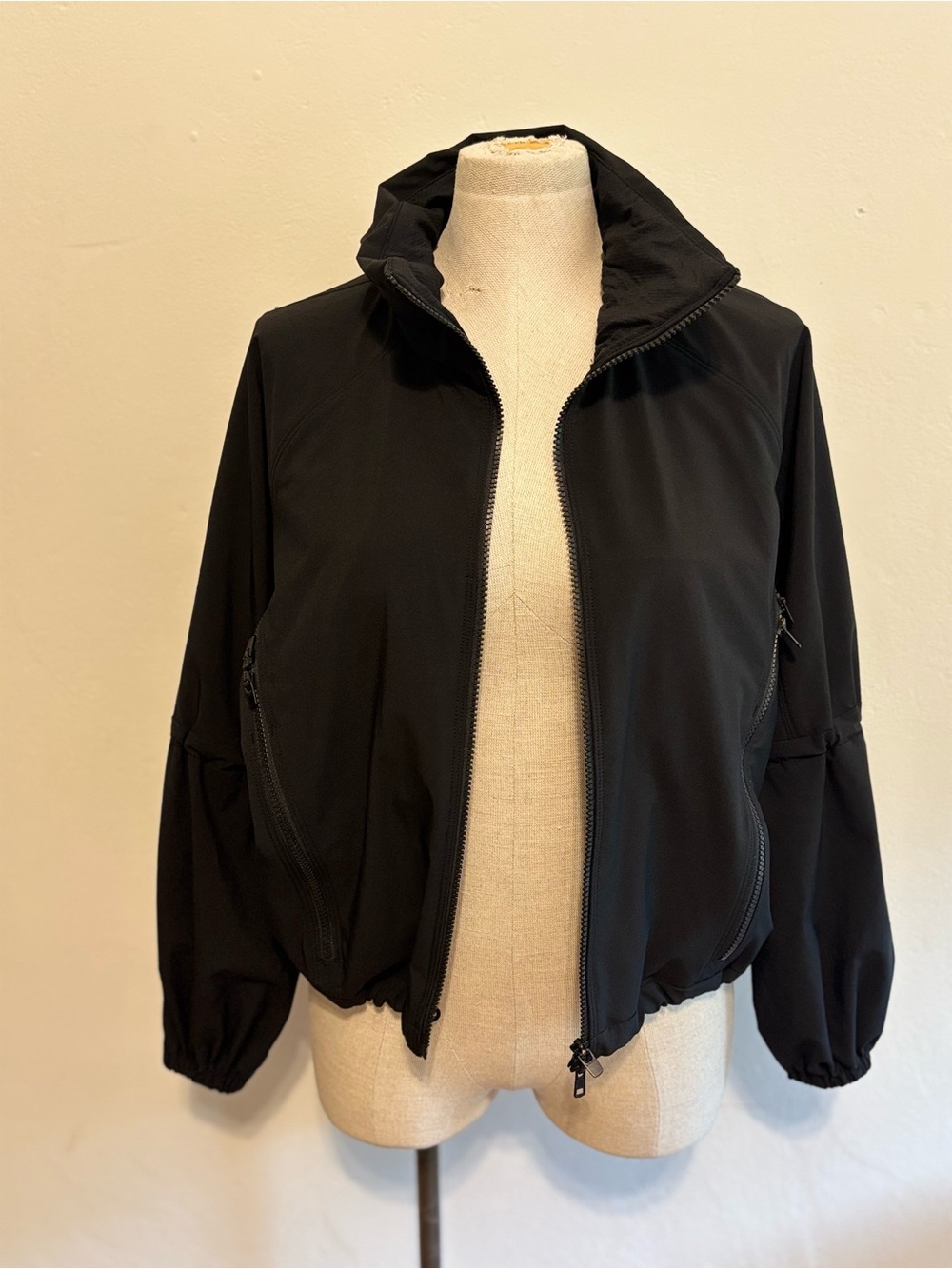 ATHLETA Stay Fly Windbreaker XS - Picture 5 of 10